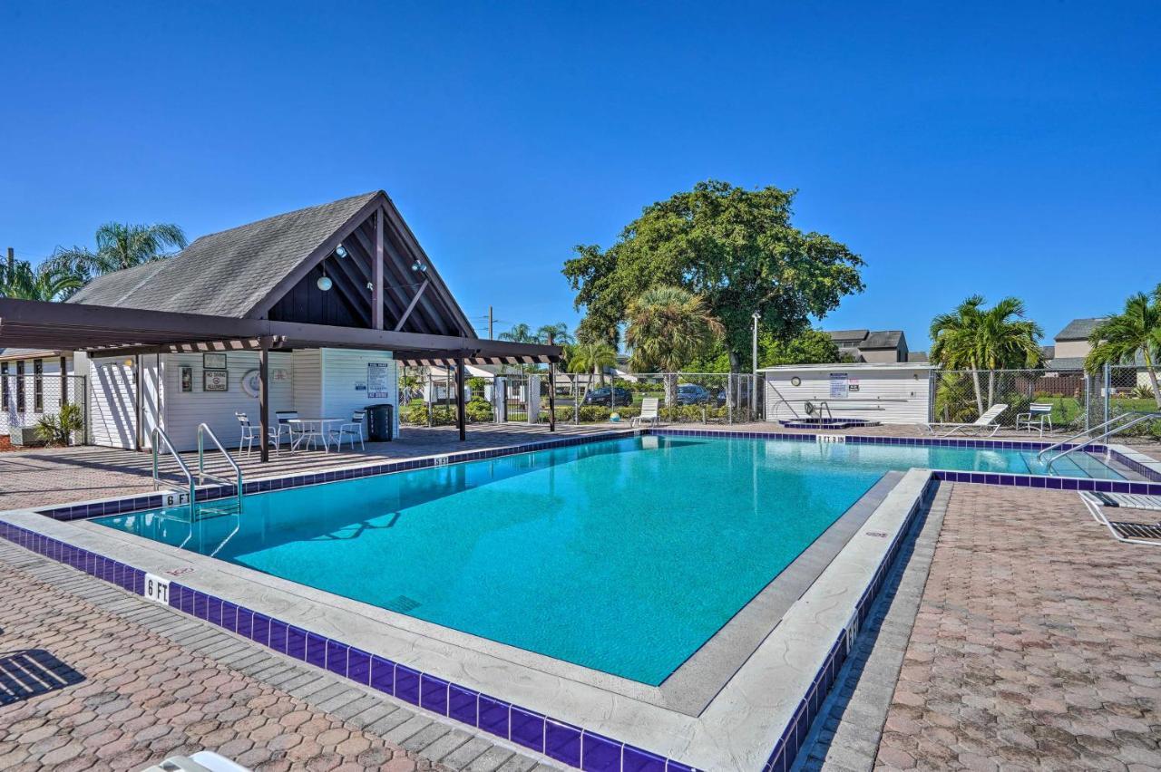 Chic Fort Myers Escape With Community Perks! Buitenkant foto